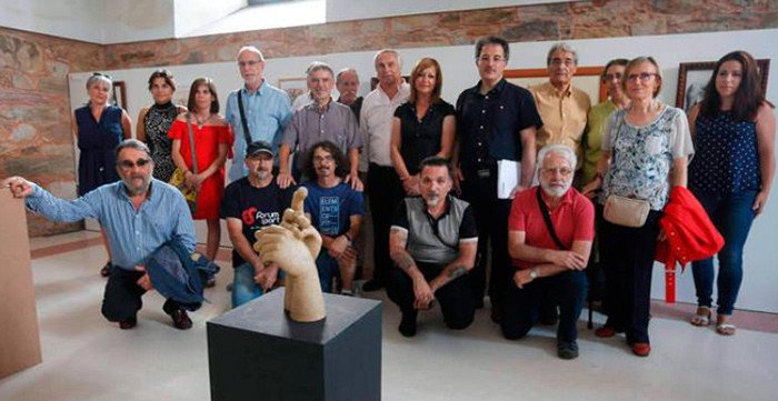 El alcalde de Astorga con autores y organizadores de la muestra de Arte para Salvare el Arte