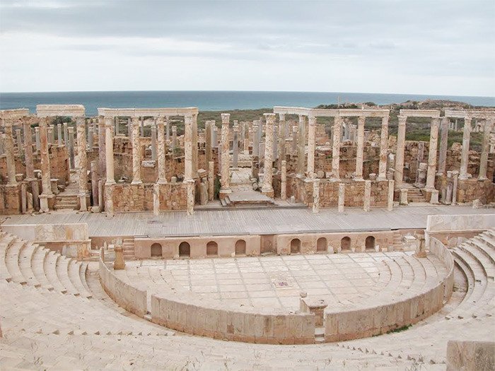 Anfiteatro romano de Leptis Magna, en Libia, otro país de interés turístico, pero difícil de conocer. Imagen de Guiarte.com