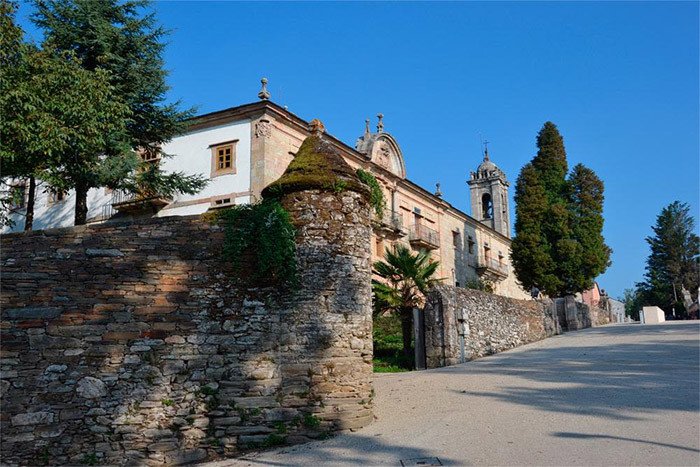 Convento de la Magdalena, en la parte alta de Sarria (Lugo). Fotografía de Jose Holguera para Guiarte.com