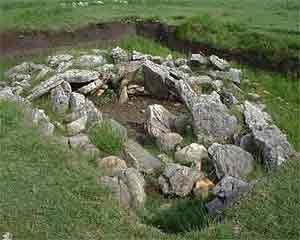 Al este del pueblo de Atapuerca, famoso por otros yacimientos paleolíticos, hay cuatro dólmenes. Éste, con 25 metros de diametro. Fotografía de Miguel Moreno/guiarte.com