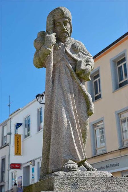 Estatua de peregrino en Palas de Rey. Imagen de Jose Holguera para Guiarte.com