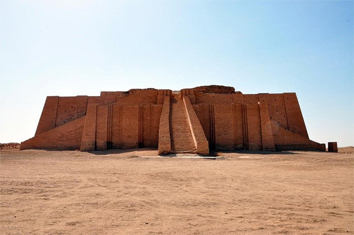 Humedales y asentamientos sumerios del sur de Irak. Zigurat en Ur. © Qahtan Al-Abeed/UNESCO