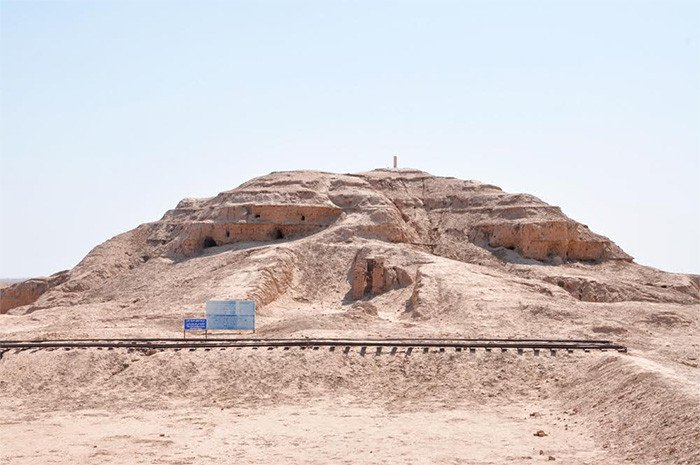 Humedales y asentamientos sumerios del sur de Irak. Uruk, Zigurat © Qahtan Al-Abeed/UNESCO