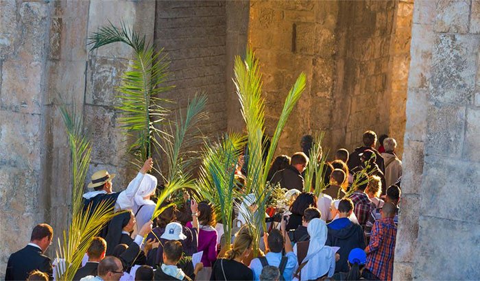 Procesión de las palmas, uno de los momentos que reviven la Pasión. Imagen de Turismo de Israel.