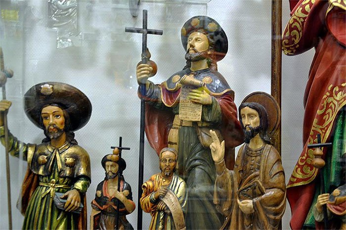 Objetos de recuerdo en los alrededores de la catedral de Santiago de Compostela. Imagen de Guiarte.com