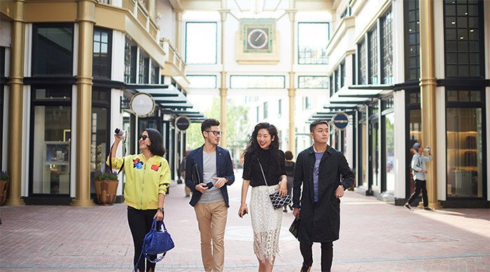 Los outlets de lujo muestran cada día el poder adquisitivo de los turistas asiáticos. Foto Chic Outlet Shopping Villages.