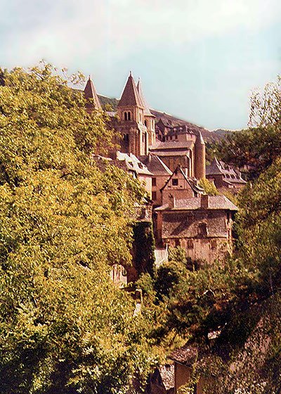 Conques, uno de los más bellos pueblos de Francia, en la Via Podiense. Imagen de Guiarte.com