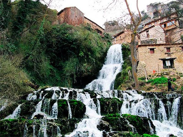 Geoparque de Las Loras (España), cascada en Orbaneja del Castillo. © UNESCO/Las Loras UNESCO Global Geopark