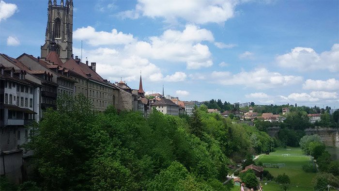 Vista de la ciudad de Friburgo (Suiza), una ciudad con gran tradición peregrina. Foto Guiarte.com Copyright.