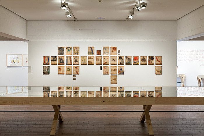 Planchas de madera, talladas por Miró, que se usaron en la estampación