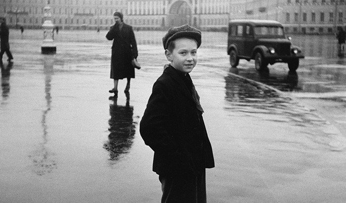 Duane Michals. Boy in Leningrad (Chico en Leningrado). 1958.
