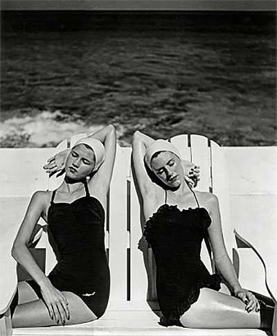 Louise Dahl-Wolfe. Gemelas en la playa. 1949.