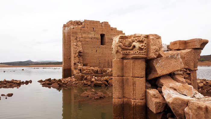 Ruinas de la iglesia de Cenera de Zalima, en el pantano de Aguilar de Campoo. Fundación Santa María la Real.