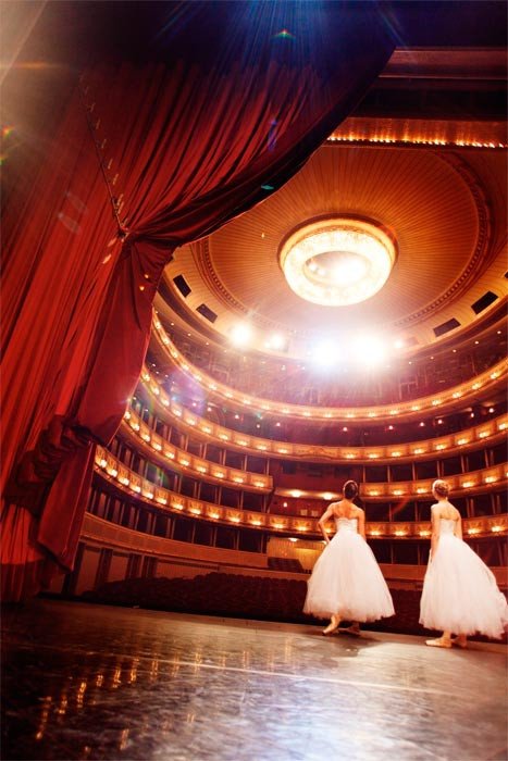 Ópera del Estado de Viena. Bailarinas Nina Polakova y Olga Esina © WienTourismus / Peter Rigaud