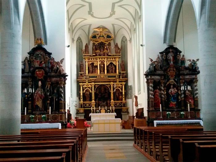 Interior de la iglesia de Saint Maurice, en Friburgo. Imagen de Guiarte.com.