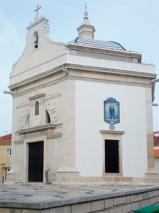 Capilla de San Gonzalo, conocida como San Gonçalinho, en el barrio de Beira Mar. Imagen de Guiarte,com.