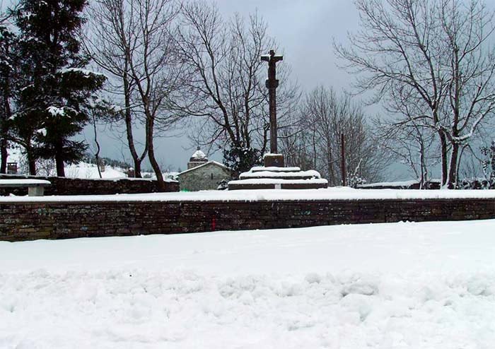 Los peregrinos desafían al duro invierno. Imagen de El Cebreiro, nevado. Guiarte.com