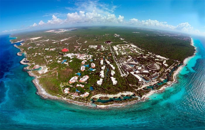 Xcaret es un destino en si mismo dentro de la Riviera Maya. imagen aérea cortesía del hotel Xcaret