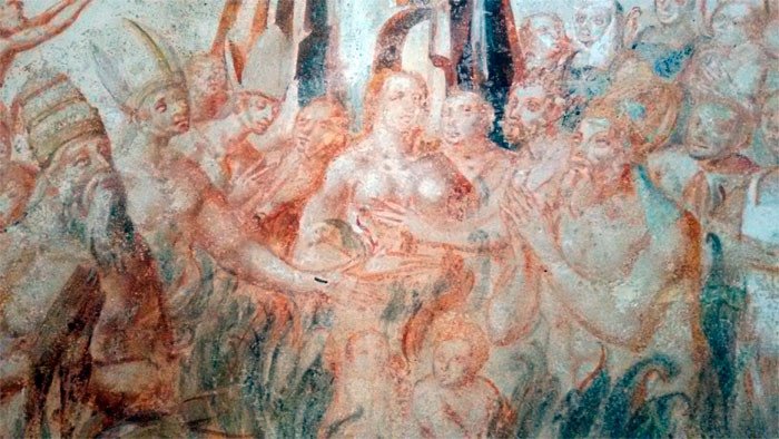 Pinturas murales del siglo XVII, en el interior de la iglesia de Santa María de Estremoz. Imagen de Guiarte.com
