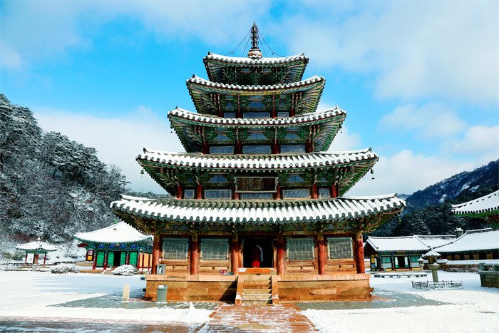 Los sansa, monasterios budistas de las montañas de Corea (República de Corea). Templo de Beopjusa: © CIBM/UNESCO