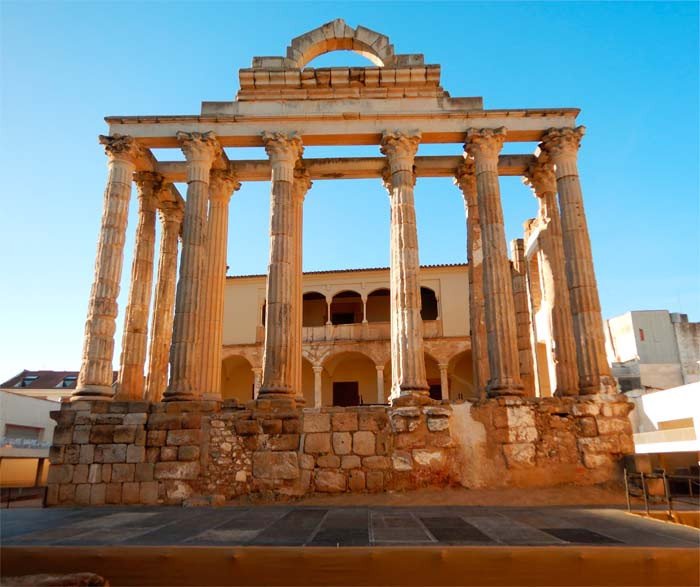 Europa del sur empuja el alza del turismo mundial. Imagen del Templo de Diana en Mérida, España. Guiarte.com