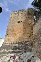 Torre Roja, siglo XV, en el ca...