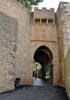 Porta  de la Vila, en el casti...