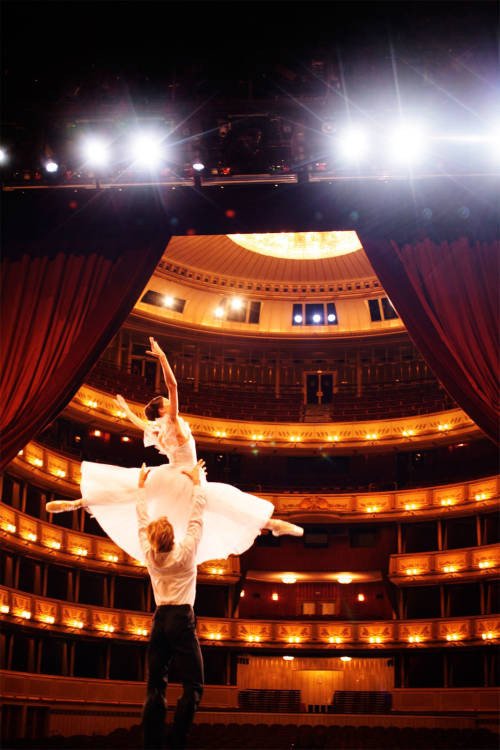 Ópera: El Ballett del Estado de Viena, Los primeros bailarines Maria Yakovleva y Kirill Kourlaev  © WienTourismus / Peter Rigaud