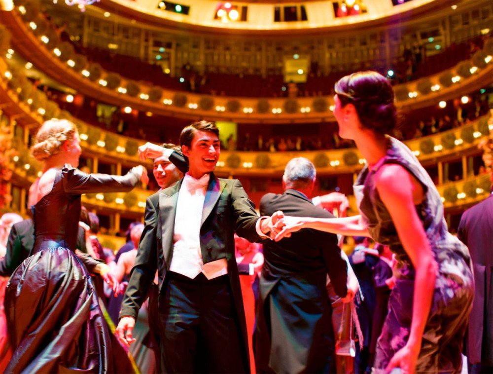 Baile de la Ópera  © WienTourismus/ Peter Rigaud/ Couture Vivienne Westwood Vienna