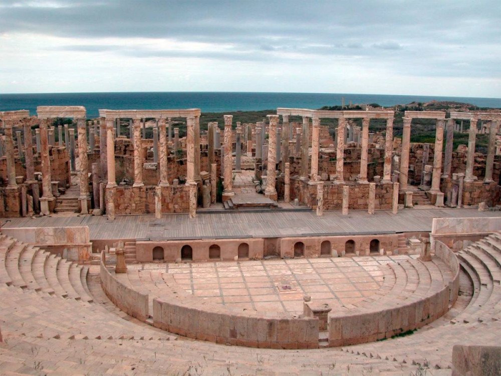 La ciudad romana de Leptis Magna, a la orilla del mar, en Libia, Patrimonio Mundial de la UNESCO. Imagen de Guiarte.com