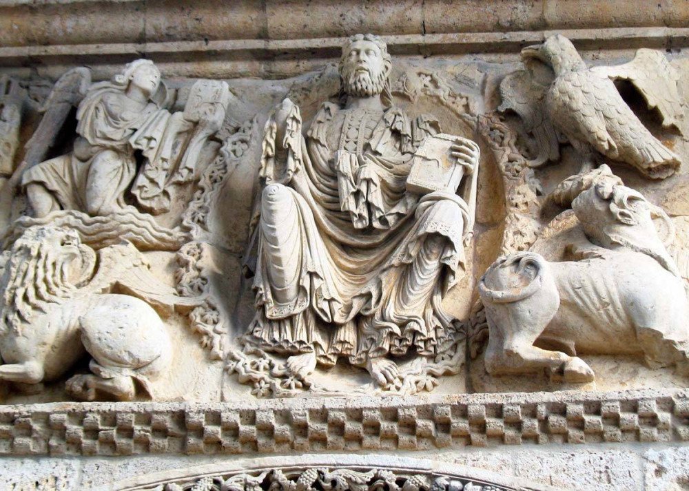 Arte en el Camino. Una de las más bellas imágenes románicas: Cristo de la Iglesia de Santiago, en Carrión de los Condes. Imagen de Guiarte.com