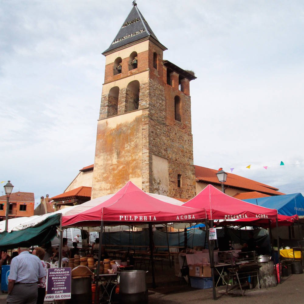 Mercado ferial de Santa Marina del Rey, por donde pasó Hermann Künig para alcanzar Ponferrada por un trayecto sin montañas. Imagen de Guiarte.com