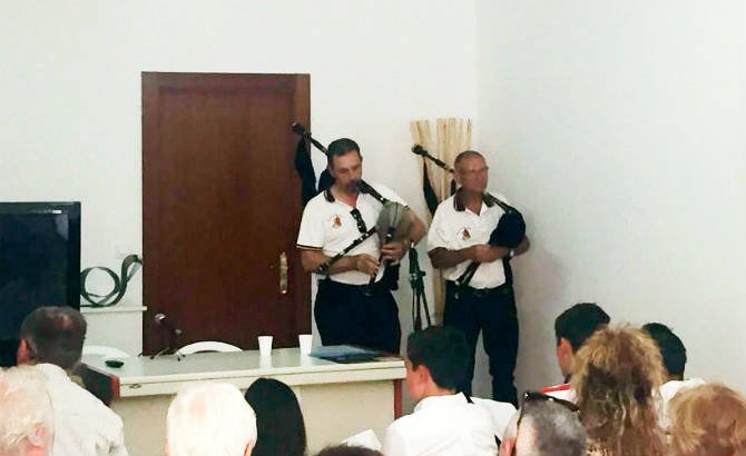 Música de gaitas de la tierra, Aires de Perales, para iniciar el homenaje. Imagen de Astorga Redacción