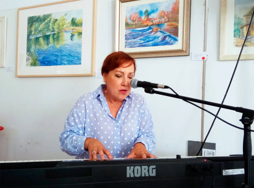 María José Cordero deleitó con su versiones musicales con letras de Panero, Gelman y Pereira.o, 