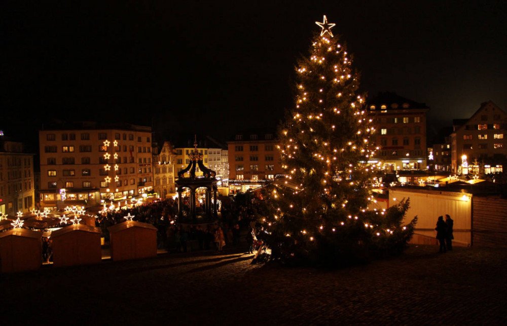 Mercado de Navidad en Einsiedeln, ante el Monasterio. foto: Einsiedeln-Ybrig-Zürichsee AG