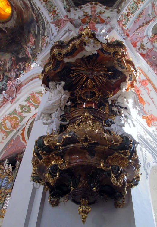 Egidio Qyurun Asam se encargó del espectacular púlpito, uno de los destacados ornatos barrocos. Imagen de Guiarte.com