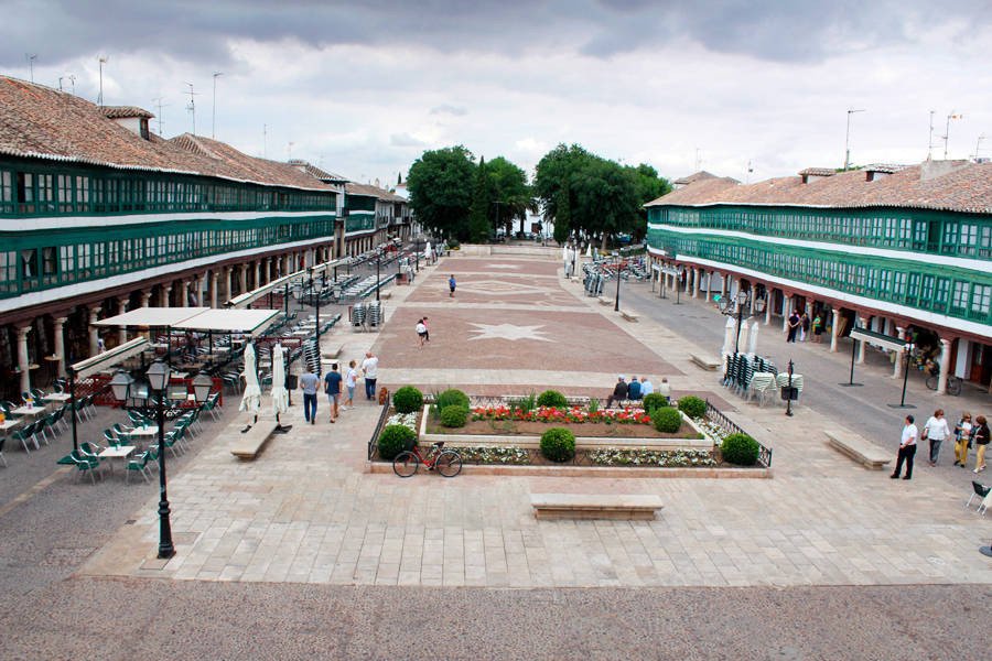 Almagro es una localidad con un excepcional patrimonio. En la imagen, la emblemática Plaza Mayor. Imagen de F. Martínez Carrión