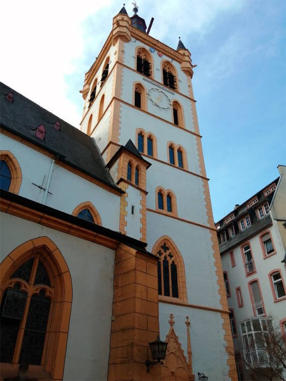 Torre de la iglesia de de San Gangolf, en Tréveris. Imagen de Tomás Alvarez. Guiarte.com
