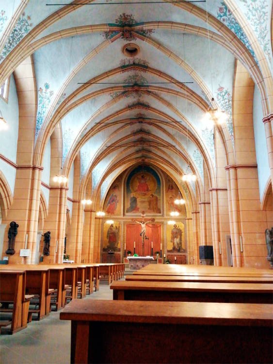 Interior de la iglesia de de San Gangolf, en Tréveris. Imagen de Tomás Alvarez. Guiarte.com