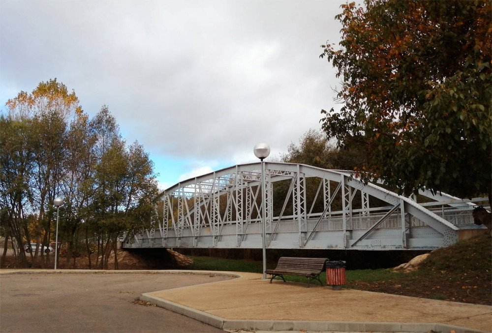 Imagen de El Puente de Hierro de Sopeña cumple un siglo de vida.
