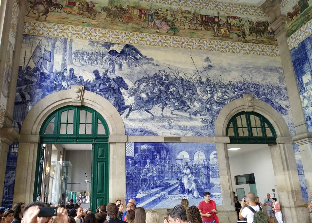 Temas de Historia en los azulejos de la estación de San Bento, en Oporto. Imagen de J.M Fernández Miranda.Guiarte.com