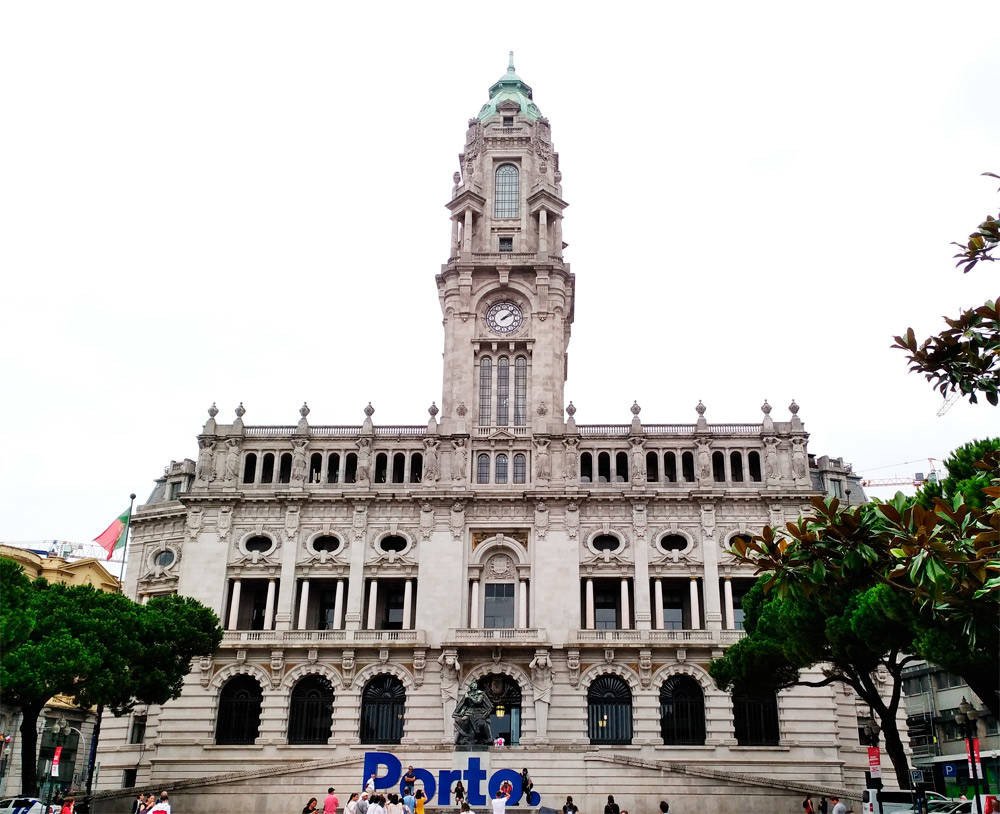 El Ayuntamiento de Oporto, otro de los iconos de la ciudad. Imagen de de J.M. Fernández Miranda. Guiarte.com