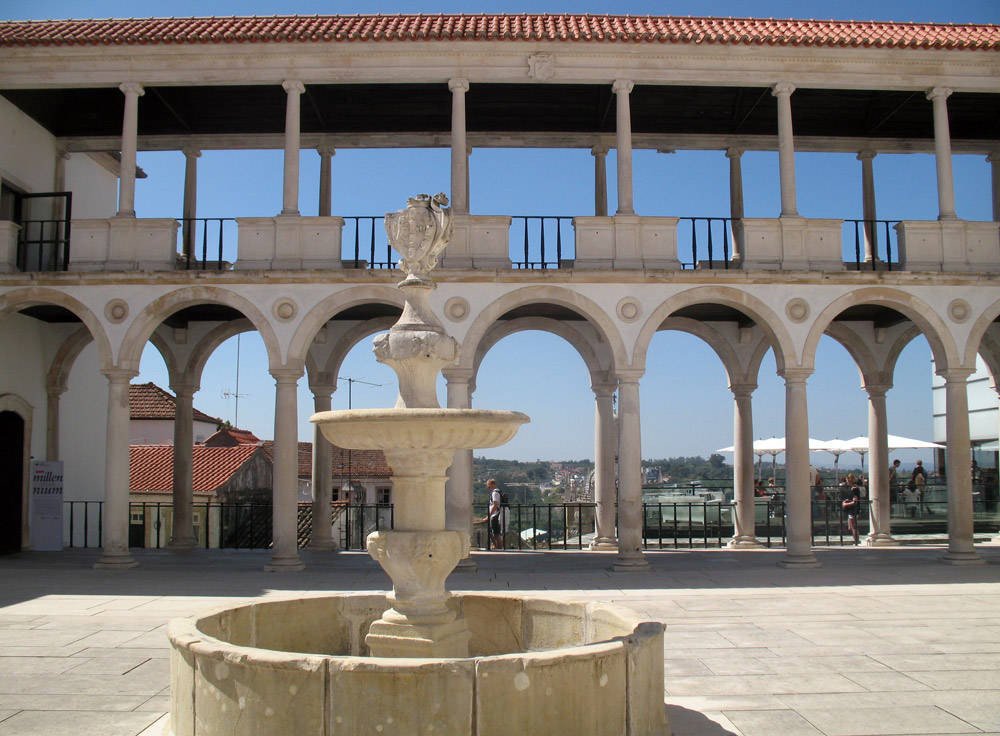 Coimbra es una de las ciudades portuguesas de tradición jacobea. Imagen del Museo Machado de Castro, en esta ciudad lusa. Imagen de Guiarte.com