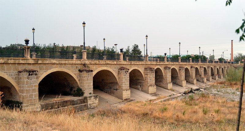 Puente sobre el rio Oja, en Santo Domingo de la Calzada. Imagen de Guiarte.com