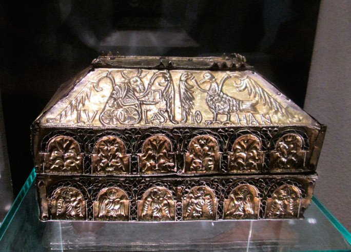 Arqueta de reliquias de san Genadio, donada por Alfonso III a la catedral astorgana. Imagen de Guiarte.com
