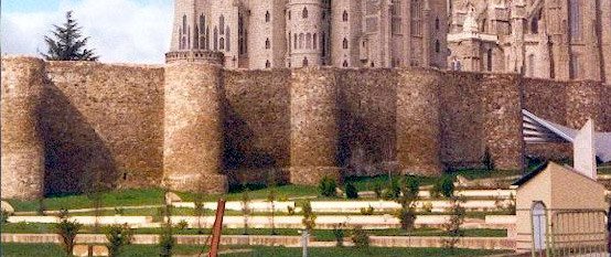 Vista del lienzo de las murallas de Astorga mejor conservado: el del parque del Melgar. Imagen de Guiarte.com