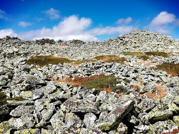 La cima del Teleno es un gigantesco yacimiento arqueológico inexplorado