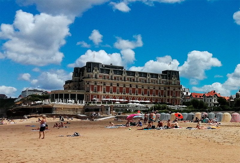 El actual Hotel du Palais, antigua residencia estival de la reina Eugenia de Montijo. Imagen de Guiarte.com