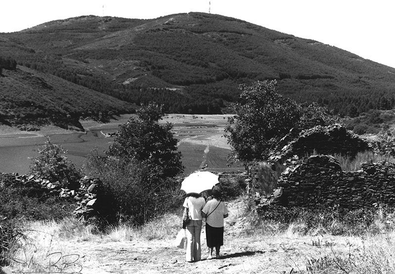 Paisaje de añoranza. Oliegos hacia el año 2.000. imagen de Luis Miguel Ramos, en la exposición conmemorativa