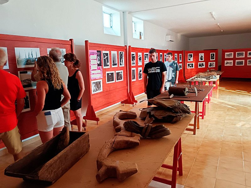 Exposición dedicada al XXV aniversario de Versos a Oliegos